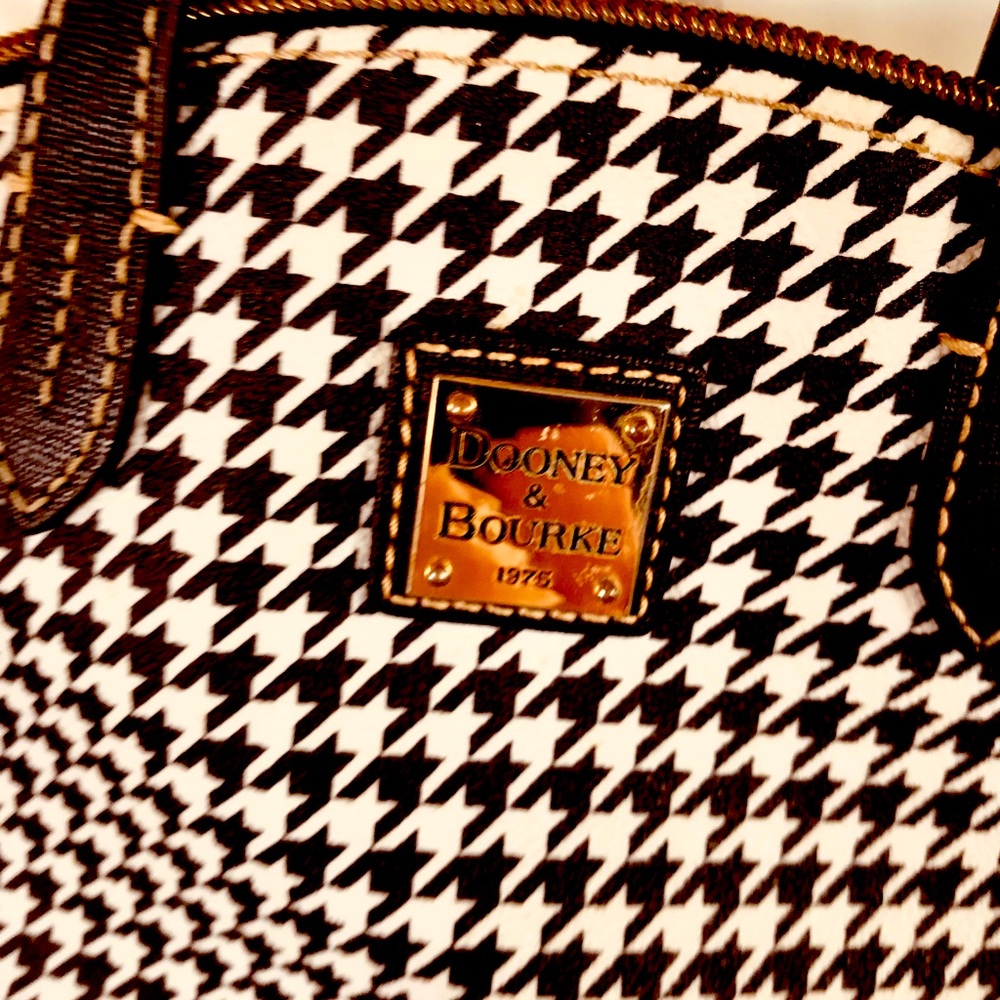 Dooney & Bourque purse with shoulder strap